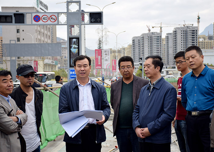 副市長徐世林組織召開推進(jìn)階州廣場建設(shè)現(xiàn)場辦公會(huì)議