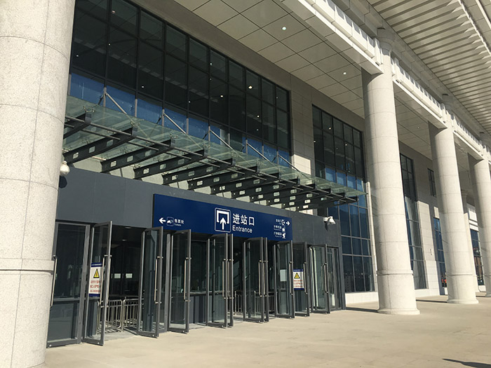 全國(guó)、省市政協(xié)委員體驗(yàn)蘭渝鐵路、視察階州廣場(chǎng)