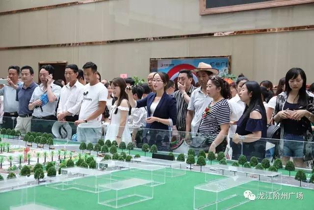 財富盛宴 眾商云集 / 階州廣場招商營銷中心開放暨品牌主力店商家進(jìn)駐簽約儀式