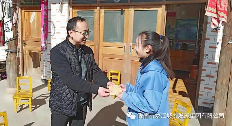 堅持精準(zhǔn)幫扶，合力脫貧攻堅——市龍江城鄉(xiāng)發(fā)展集團、隴南太平洋財險公司聯(lián)合開展幫扶文縣橋頭鎮(zhèn)安子坡村2019年春節(jié)慰問活動