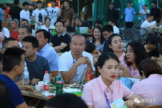 好嗨喲！隴南第一屆青島啤酒節(jié)開幕啦，為期8天