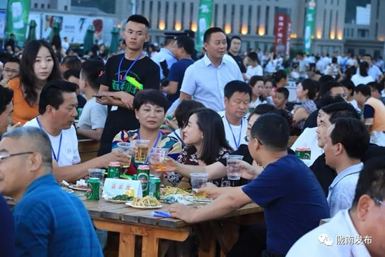 好嗨喲！隴南第一屆青島啤酒節(jié)開幕啦，為期8天