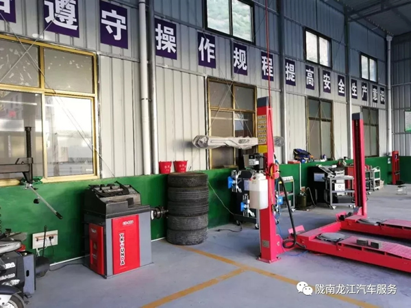 金錘鈑金，銀槍噴漆！龍江汽修值得信賴！