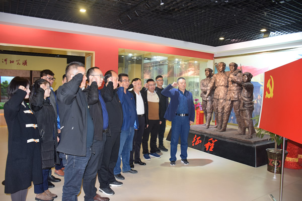 市龍江集團(tuán)開展“不忘初心、牢記使命”主題黨日活動(dòng)