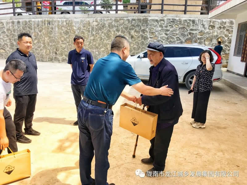 “感黨恩、憶黨史”，--市龍江城鄉(xiāng)發(fā)展集團(tuán)公司開展慶祝建黨99周年主題黨日活動